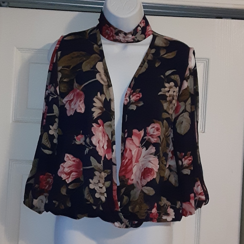 GEMSTONE LOW CUT, COLD SHOULDER FLORAL TOP , SIZE MEDIUM